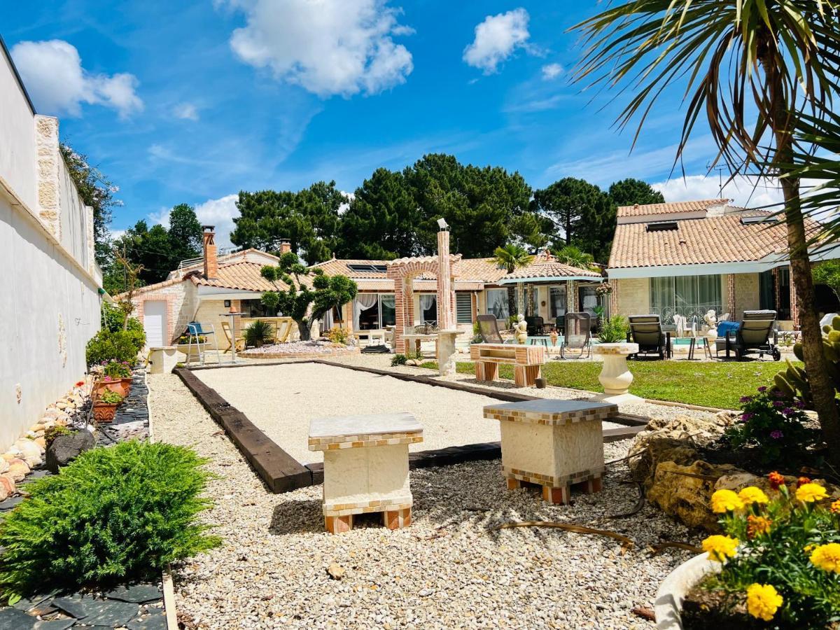 Le Mas Des Mathes, Chambres D'Hotes, Studios Les Mathes Exterior foto