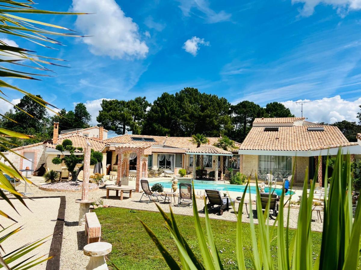 Le Mas Des Mathes, Chambres D'Hotes, Studios Les Mathes Exterior foto
