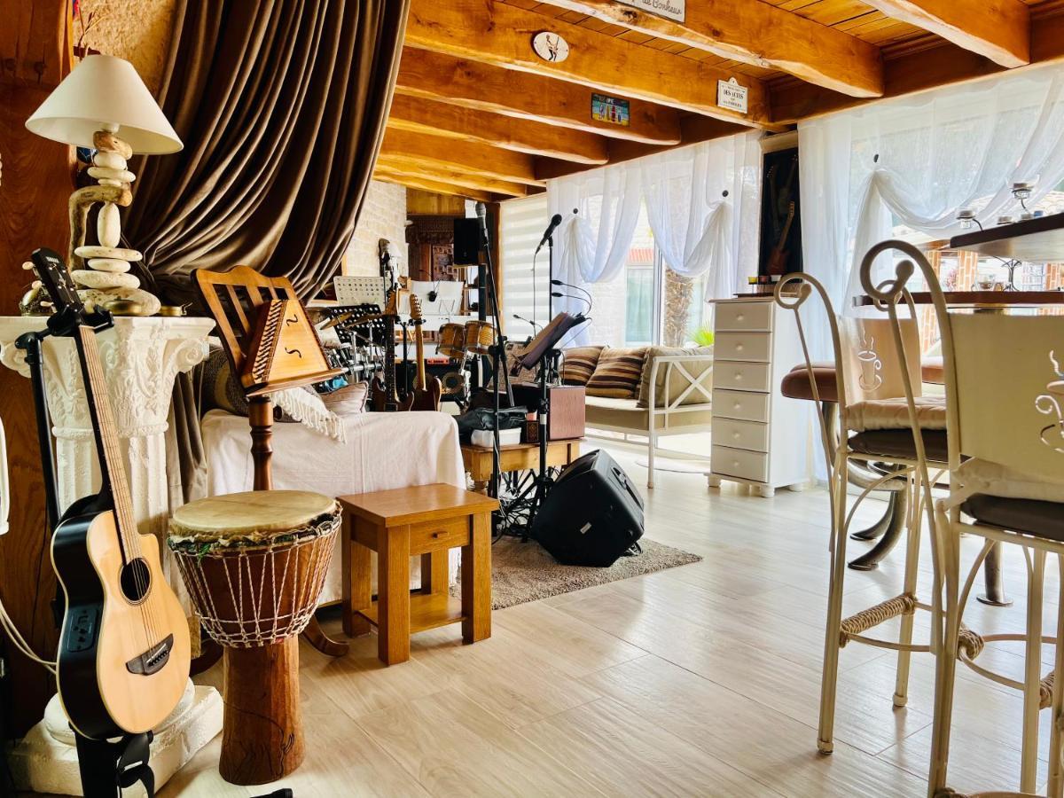 Le Mas Des Mathes, Chambres D'Hotes, Studios Les Mathes Exterior foto